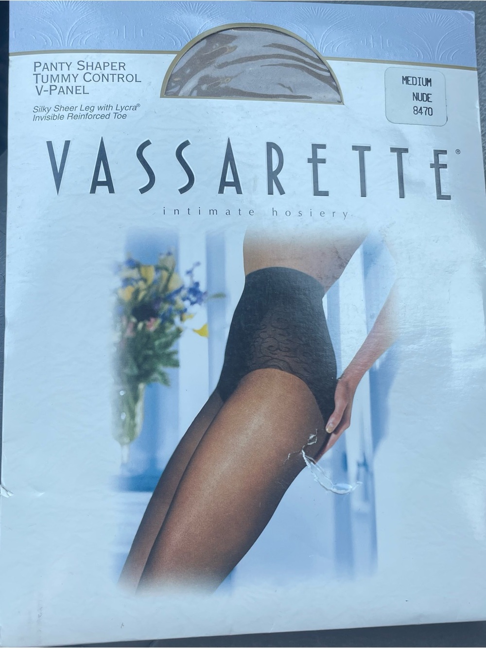 Vassarette Nude Sheer Pantyhose Tummy Control V-Panel Womens size medium